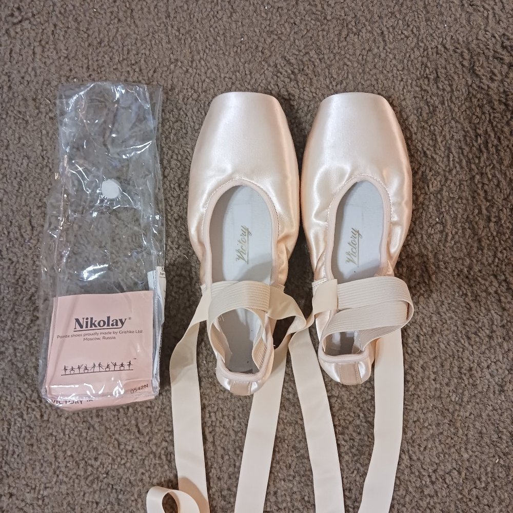Nikolai Victory Pointe shoes 6.5 X